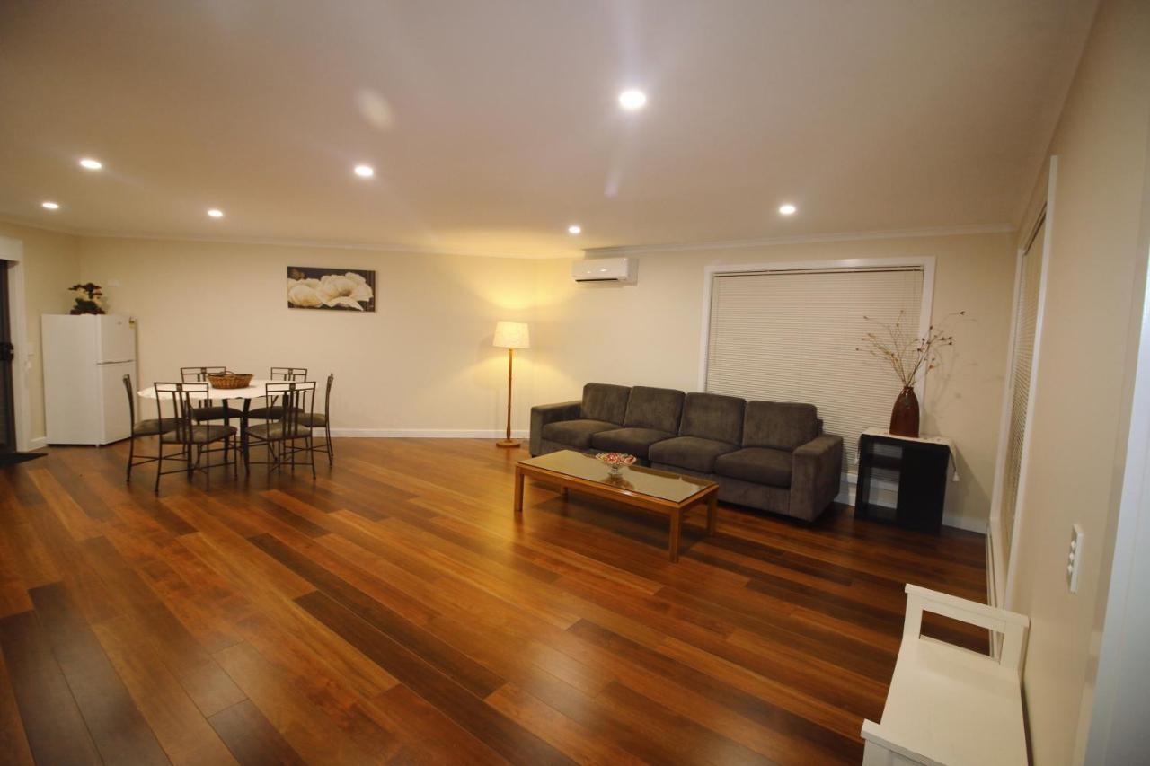 Silver House - Melbourne Airport Accommodation - 7 Minutes From Melbourne Airport — Fotos 1